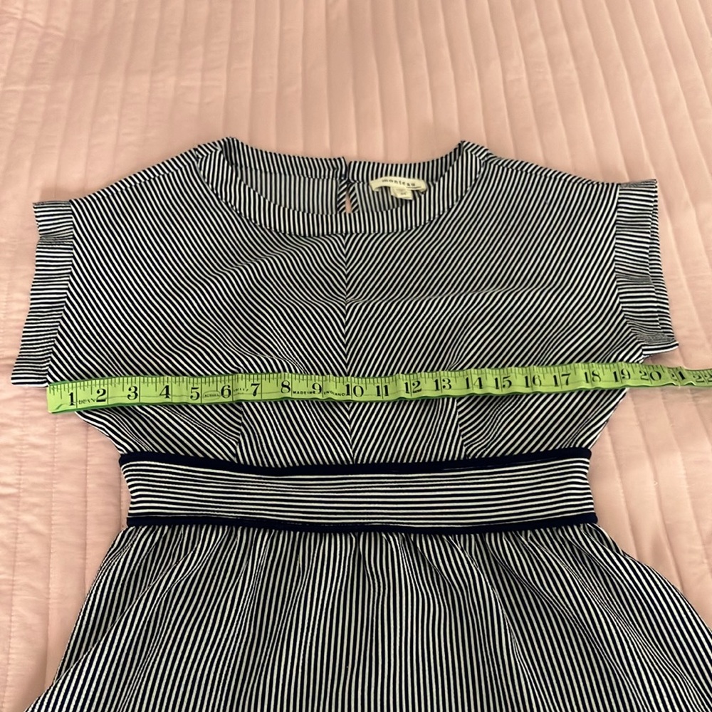 Flattering fitted blue and white peplum blouse top M EUC - Picture 10 of 14
